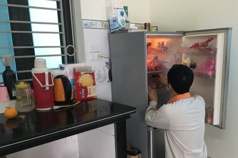 Tủ lạnh Sanyo bị đóng tuyết (6)