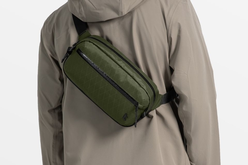 tui-deo-cheo-fashion-tomtoc-t35-aviator-rfid-sling-bag-35l-1.jpg
