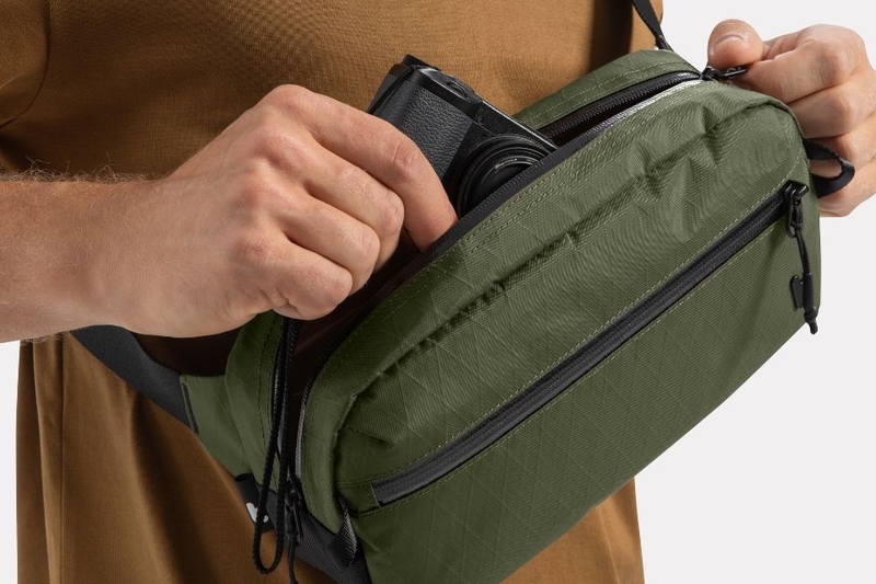 tui-deo-cheo-fashion-tomtoc-t35-aviator-rfid-sling-bag-35l-2.jpg