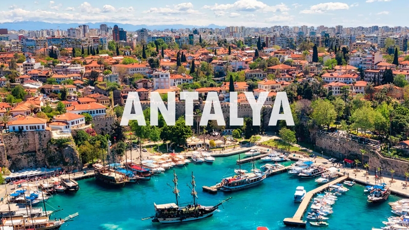 Antalya nổi bật với biển xanh, cát trắng và các khu nghỉ dưỡng