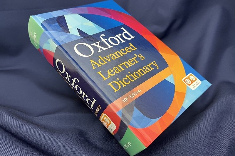 So sánh Urban Dictionary với các từ điển truyền thống