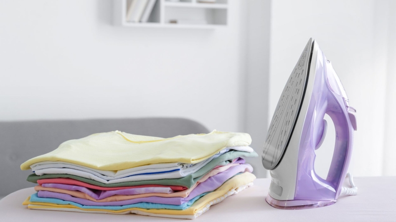 Những mẹo ủi quần áo bạn nên biết