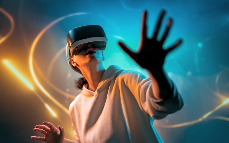 Tích hợp công nghệ AR, VR và thời gian thực
