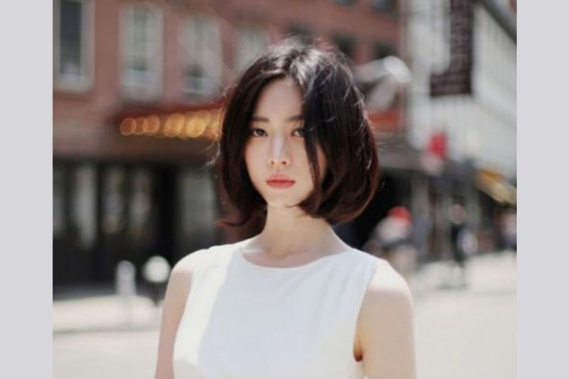 Tóc ngắn cúp mái rẽ ngôi