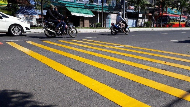 Vạch đứt màu vàng có được vượt không? 3