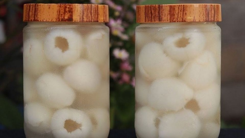 Bước 3: Ngâm vải với nước đường phèn