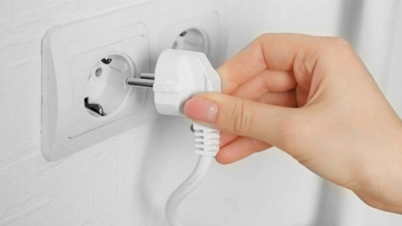 Rút phích cắm tủ