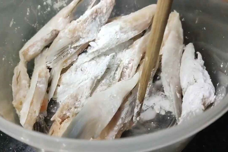 Thêm 5g bột mì vào