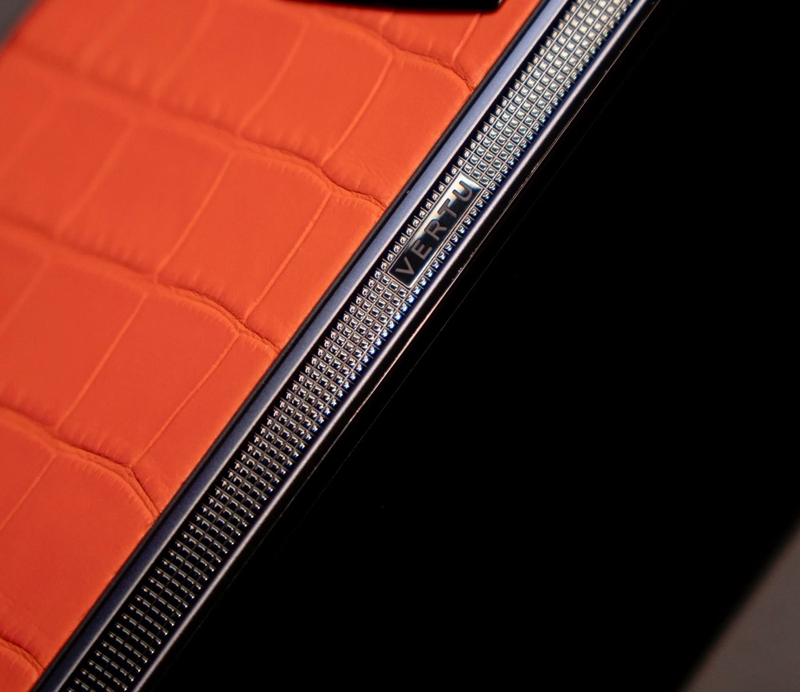 vertu-alphafold-mo-ban-tai-viet-nam-211472-4.jpg