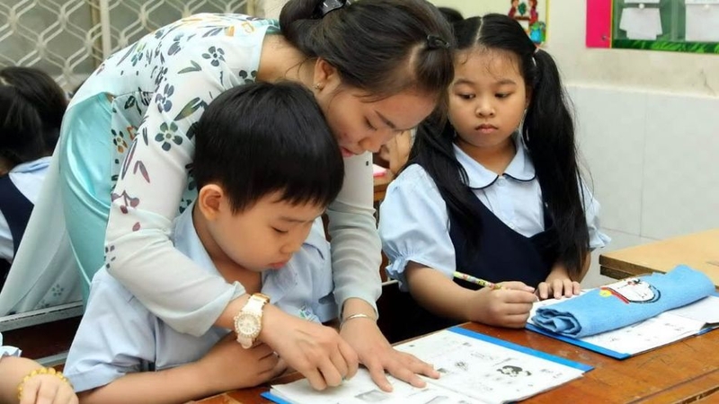 Bài 1: Chỉ ra lỗi sai trong các câu dưới đây và sửa lại cho đúng