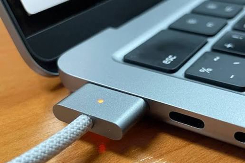 Vì sao laptop Windows sạc nhanh hơn MacBook 9
