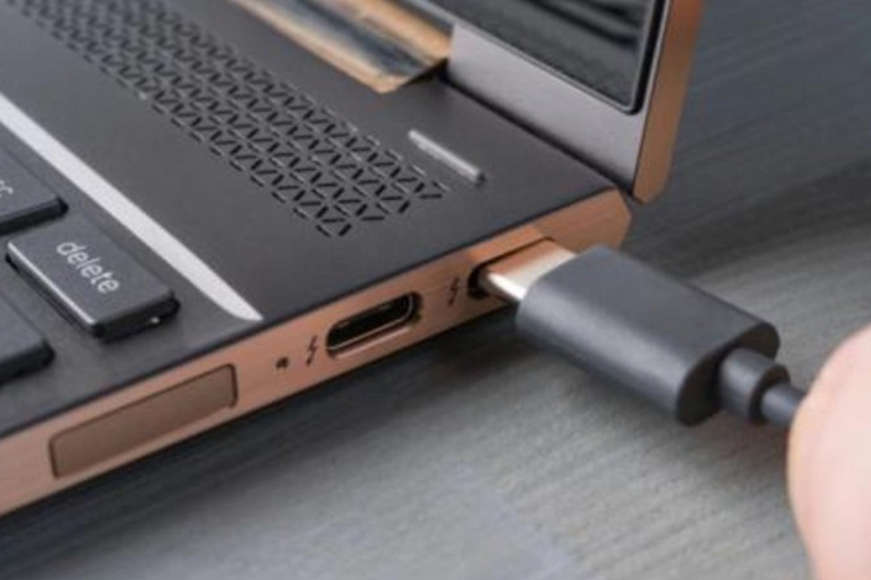 Vì sao laptop Windows sạc nhanh hơn MacBook 6
