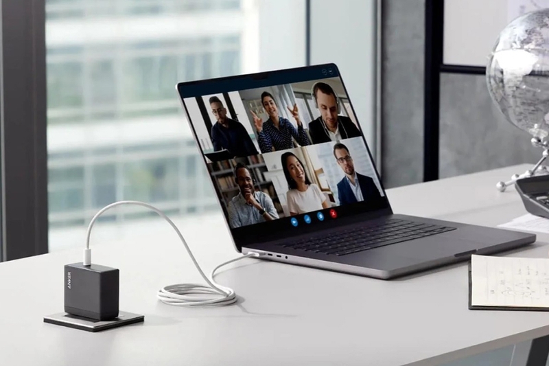 Vì sao laptop Windows sạc nhanh hơn MacBook 10