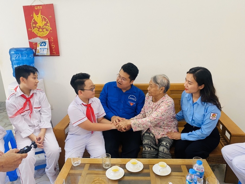 viết bài văn kể lại một hoạt động xã hội 7