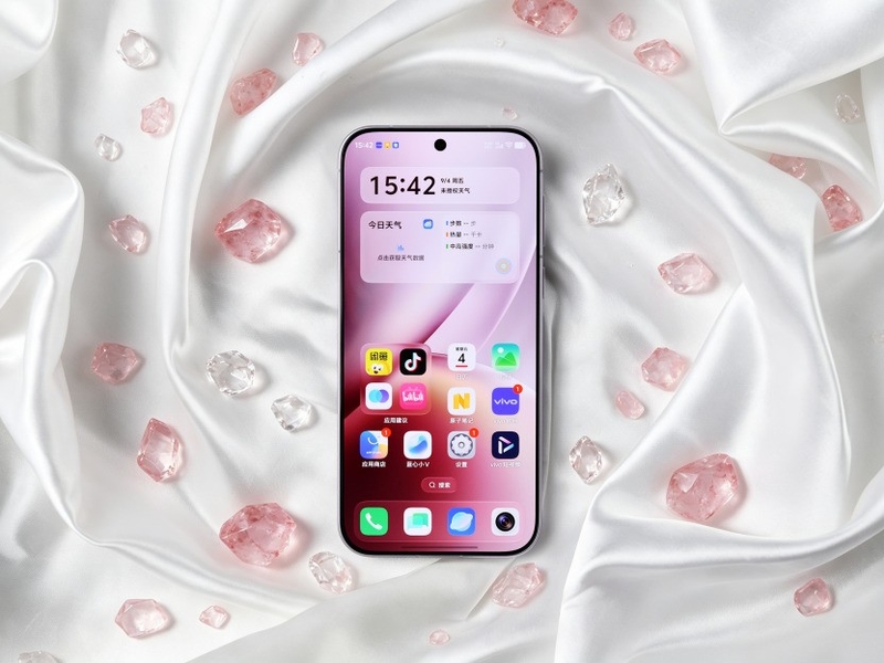 Mặt trước của vivo X500 sử dụng màn hình AMOLED phẳng 6,59 inch
