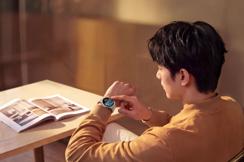 vivo Watch 6 giữ thiết kế mặt tròn, phù hợp với phong cách đeo hằng ngày.