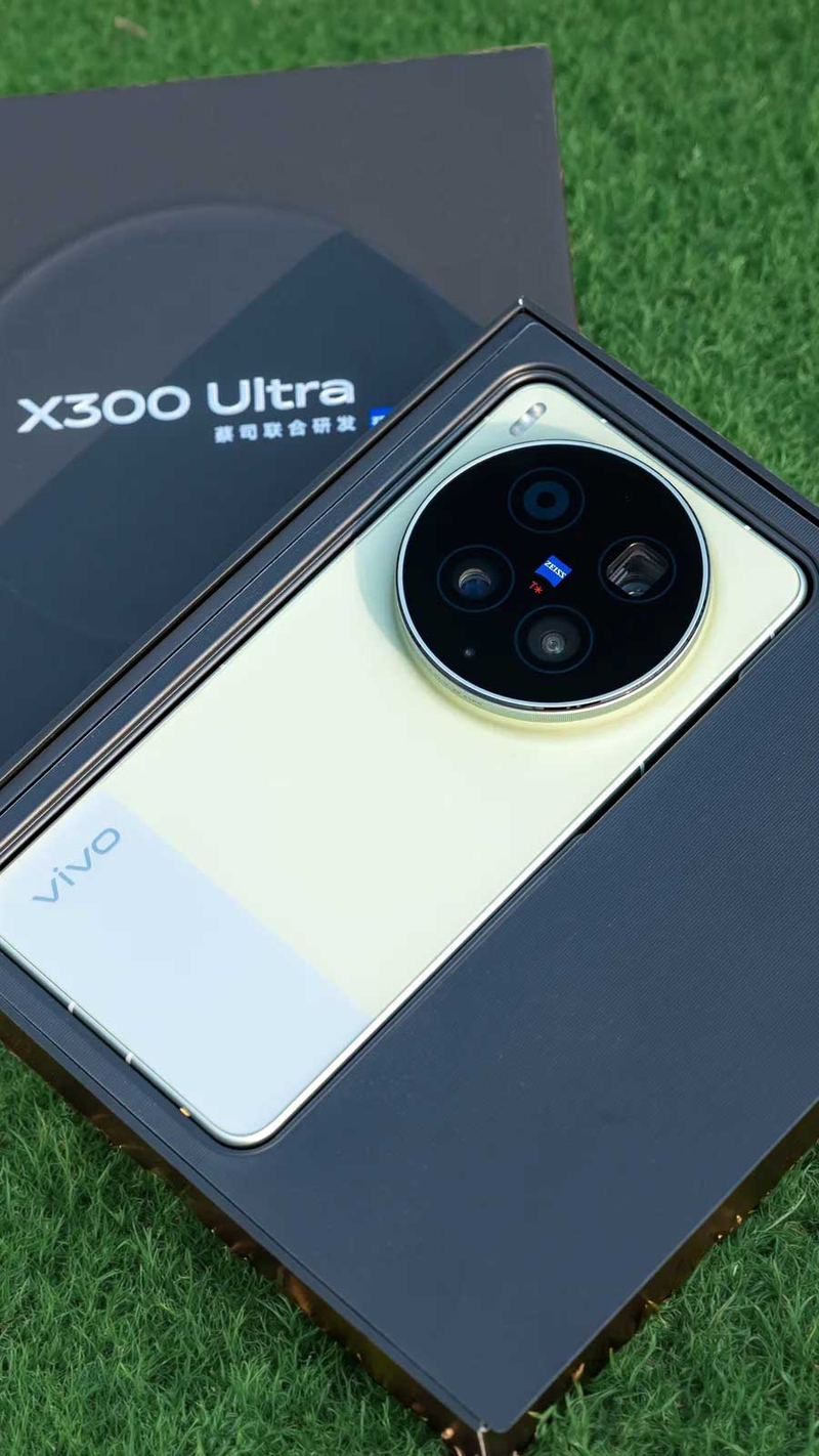 vivo-x300-ultra-lo-anh-thuc-te-204384-4.jpg