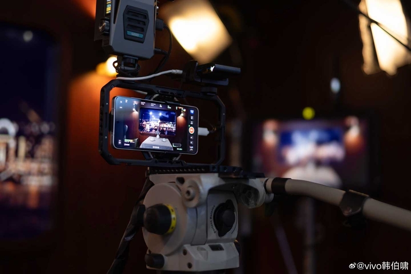 vivo-x300-ultra-ra-mat-tai-mwc-2026-voi-camera-zeiss-va-zoom-17x-202301-4.jpg