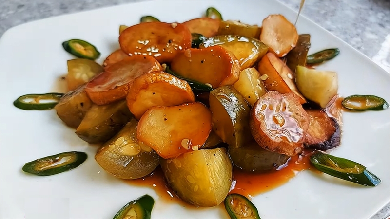 Thành phẩm món vỏ dưa hấu non muối chua kho nấm