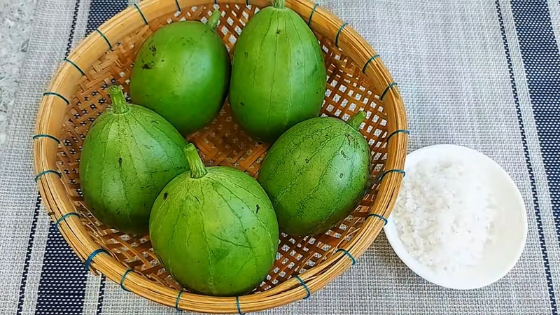 Nguyên liệu làm vỏ dưa hấu non muối chua
