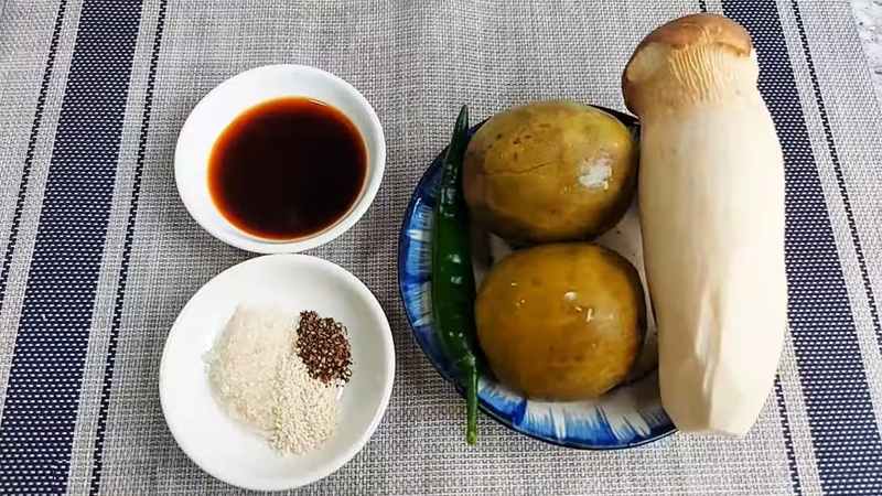 Nguyên liệu làm món dưa hấu non muối kho nấm