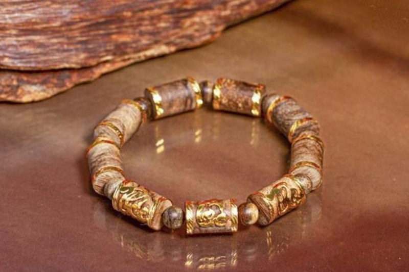 Vòng trầm hương có tác dụng gì 9