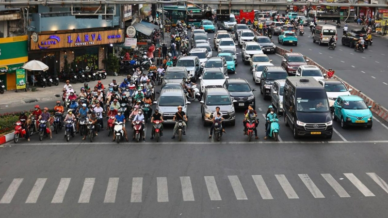 Phương tiện phải dừng trước vạch nếu thấy đèn vàng