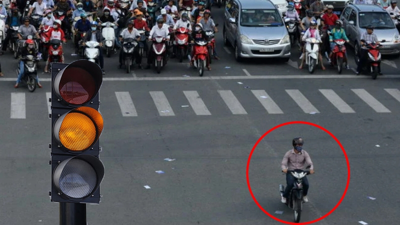 Cố tình vượt đèn vàng là hành vi vi phạm pháp luật