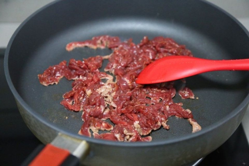 xào thịt bò
