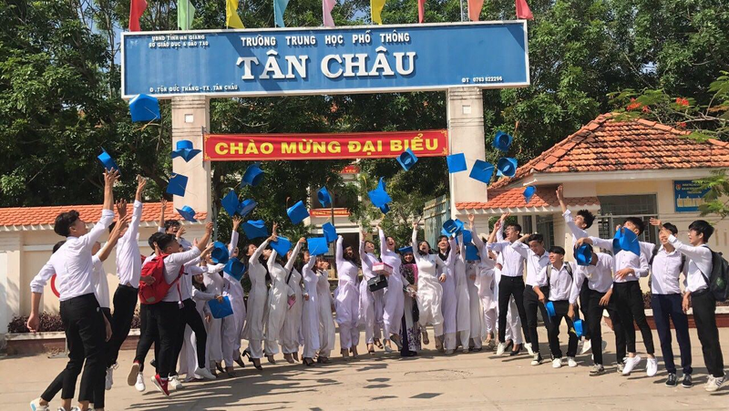 Trường THPT Tân Châu