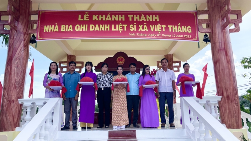 Nhà bia ghi danh liệt sĩ