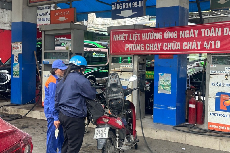 Xăng E10 và xăng 95 8