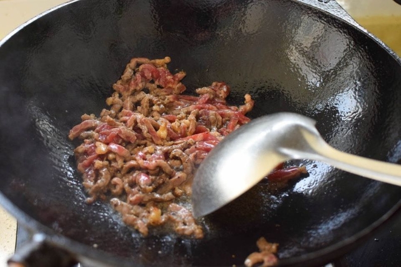 xào thịt bò