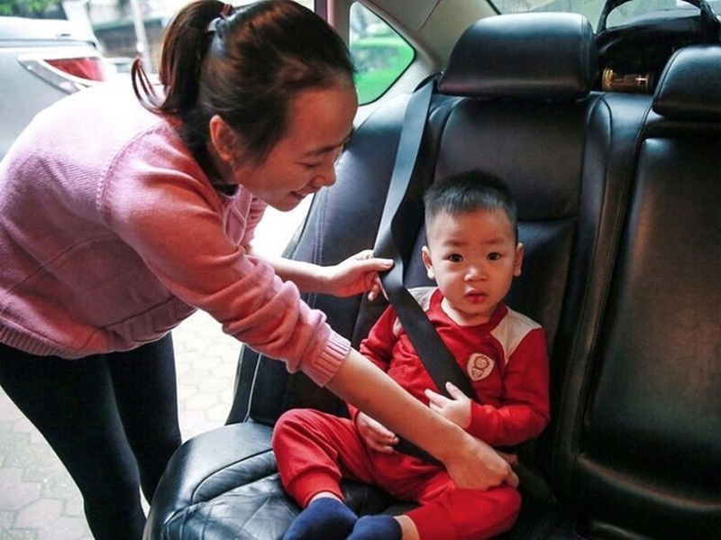 Xe 7 chỗ có tính trẻ em không - 05
