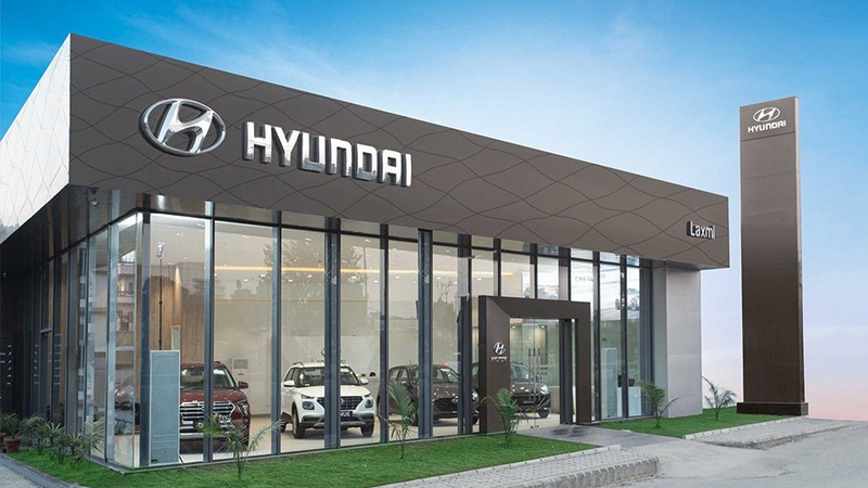 Nên tham khảo kỹ giá và ưu đãi từ đại lý chính hãng Hyundai