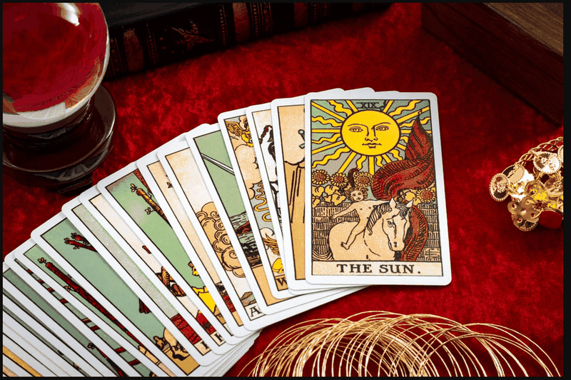 Bài Tarot là một bộ bài gồm 78 lá