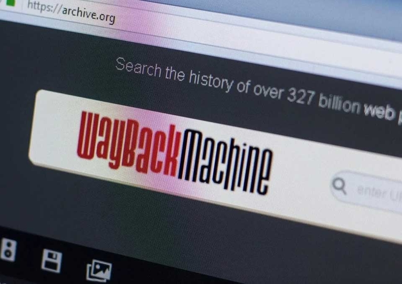 Dùng Wayback Machine để xem bản lưu của website