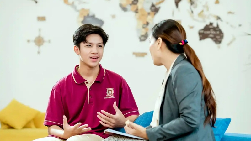 Tìm kiếm sự giúp đỡ từ giáo viên, tư vấn viên hướng nghiệp