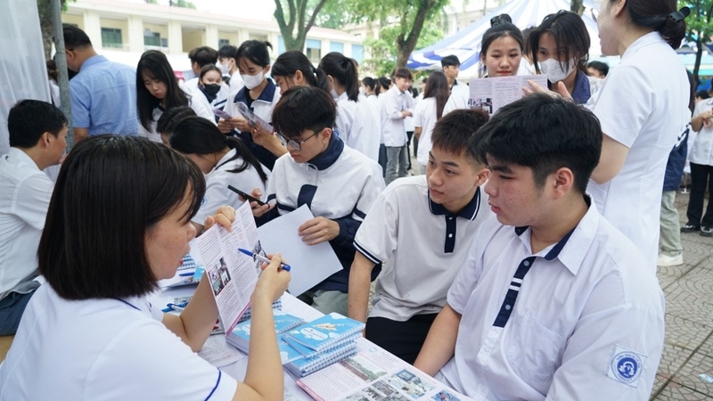 co nen tham gia xet tuyen dot 2