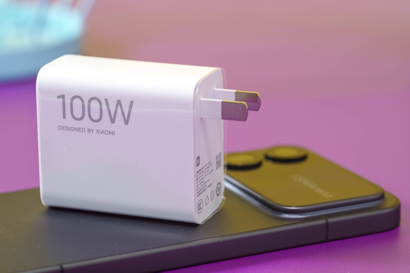 Củ sạc 100W là điều không xa lạ với Xiaomi 18 Pro Max