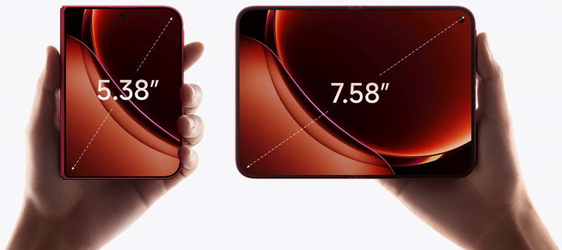 Máy có màn hình ngoài 5,38 inch và màn hình trong 7,58 inch.