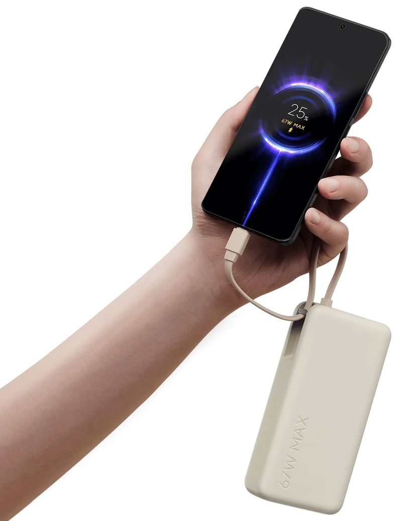 Cáp USB-C tích hợp trên Xiaomi 67W Power Bank 20000 cho phép kết nối trực tiếp với điện thoại mà không cần dây rời.