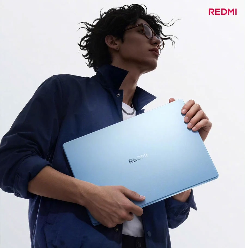 REDMI Book 2027 Series có thân máy hợp kim nhôm, với trọng lượng từ 1,28 kg, thuận tiện mang theo.