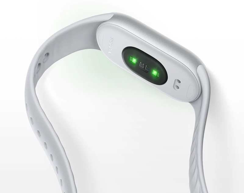 Cảm biến quang học trên Xiaomi Smart Band 11 phục vụ theo dõi nhịp tim và các chỉ số sức khỏe hằng ngày.