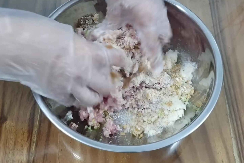 Ướp thịt làm xíu mại