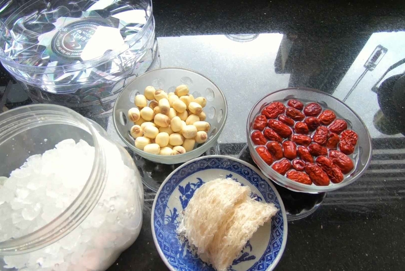 yến chưng táo đỏ hạt sen hình 1