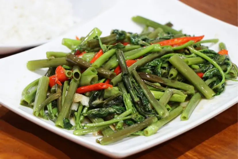 Rau muống xào dầu hào: Món ăn đơn giản, ngon miệng cho mọi nhà