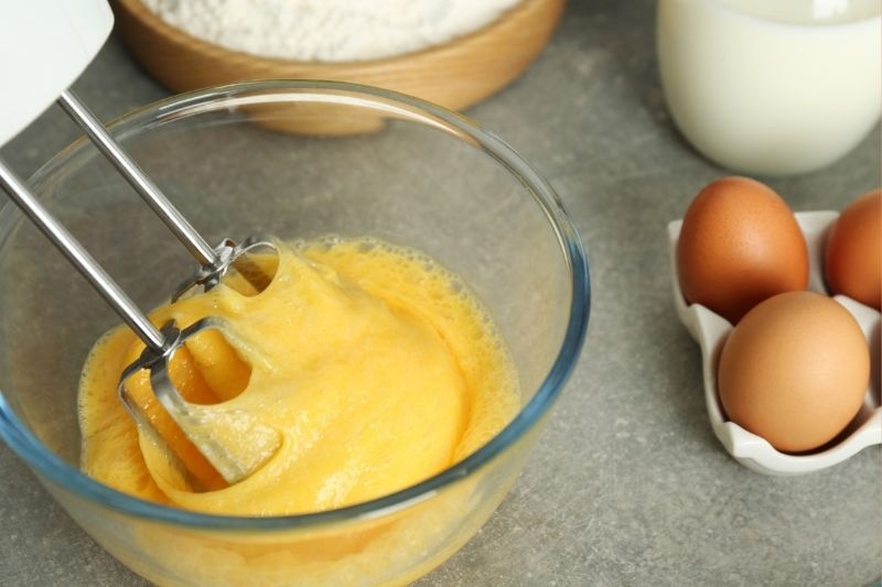 Bánh bông lan trứng muối bằng nồi chiên không dầu 2