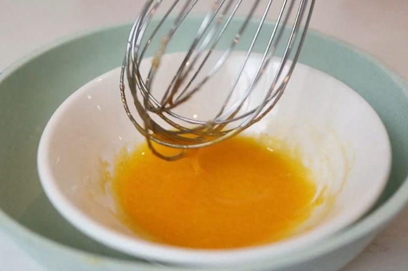 Bánh bông lan trứng muối bằng nồi chiên không dầu 9