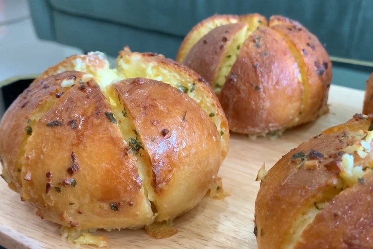 Bánh mì phô mai bơ tỏi (8)